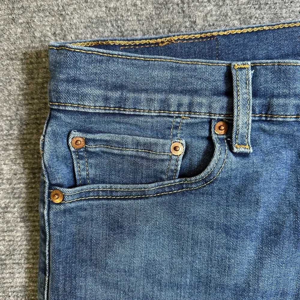 Levis 502 Regular Taper Jeans Mens 30x31 Medium Wash Blue WaterLess Denim